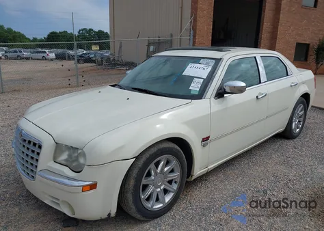 2005 Chrysler 300C z USA, uszkodzony, nr VIN 2C3JA63H65H577256